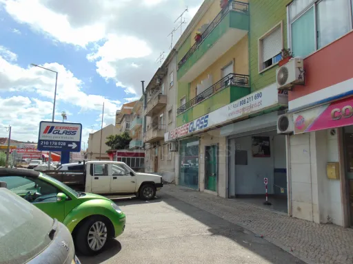 Store in Póvoa de Santo Adrião - Prime location