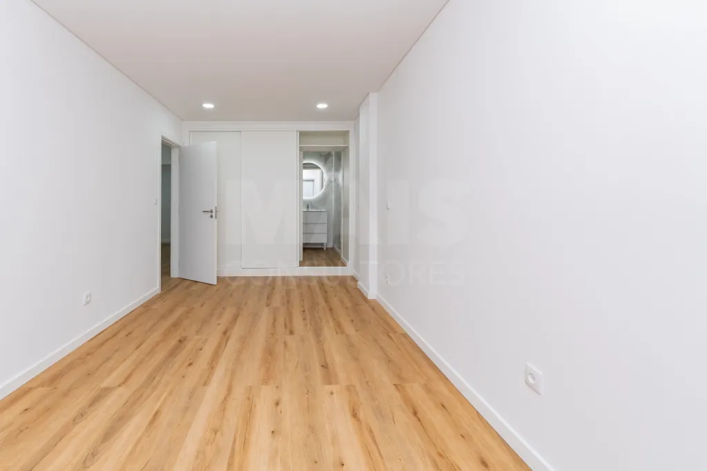 Fully refurbished 3-bedroom apartment | parking space, in Quinta da Piedade - Póvoa de Santa Iria