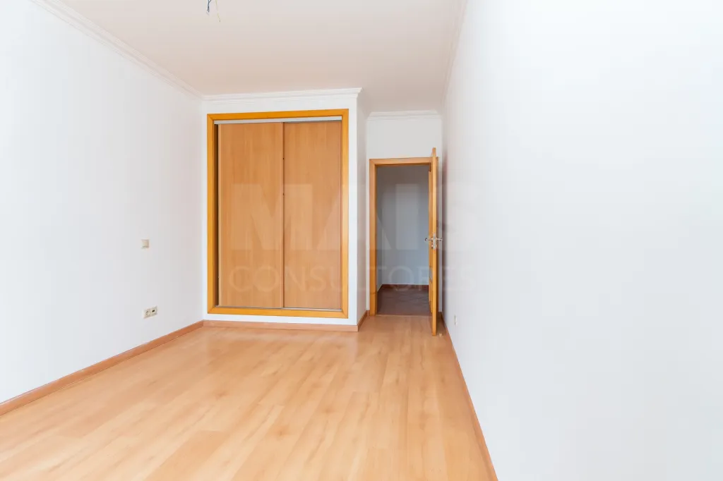 Apartamento T2 em Salvaterra de Magos com elevador, parqueamento e arrecadação
