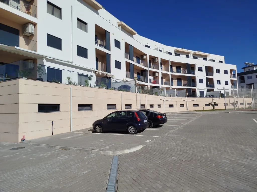 3-Bedroom Top-Floor Apartment with Panoramic Balcony, Garage, and Storage Room | Downtown Lourinhã, 10 Minutes from the Beach