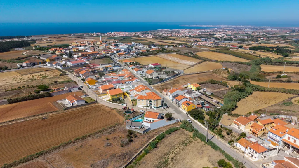 Moradia nova T4 com quintal e garagem