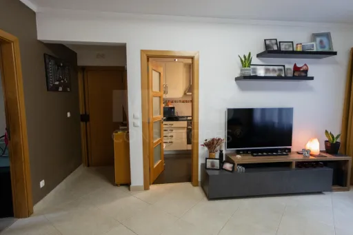 Refurbished T2 in Bairro da Covina with river view