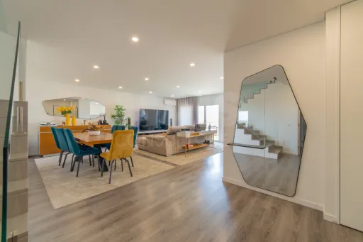 T4 Duplex com Vista Panorâmica sobre o Rio Tejo e Lisboa | Montijo
