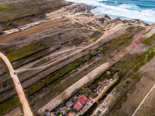 Terreno Rústico em Ferrel, junto à Praia da Almagreira