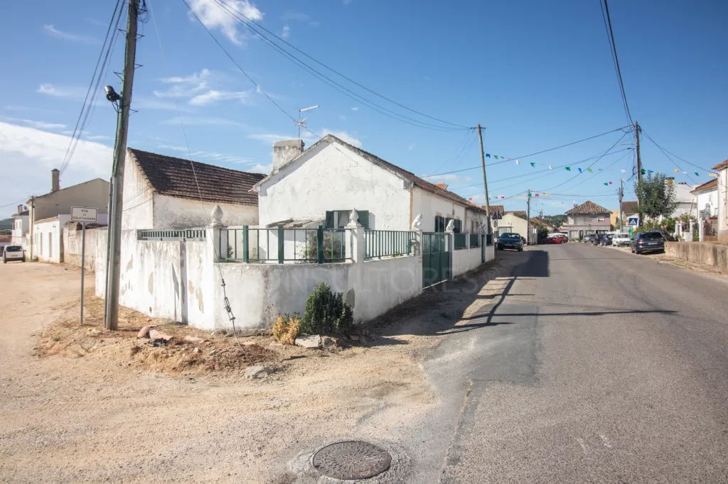 Moradia T2  com Logradouro em Cabanas de Chão