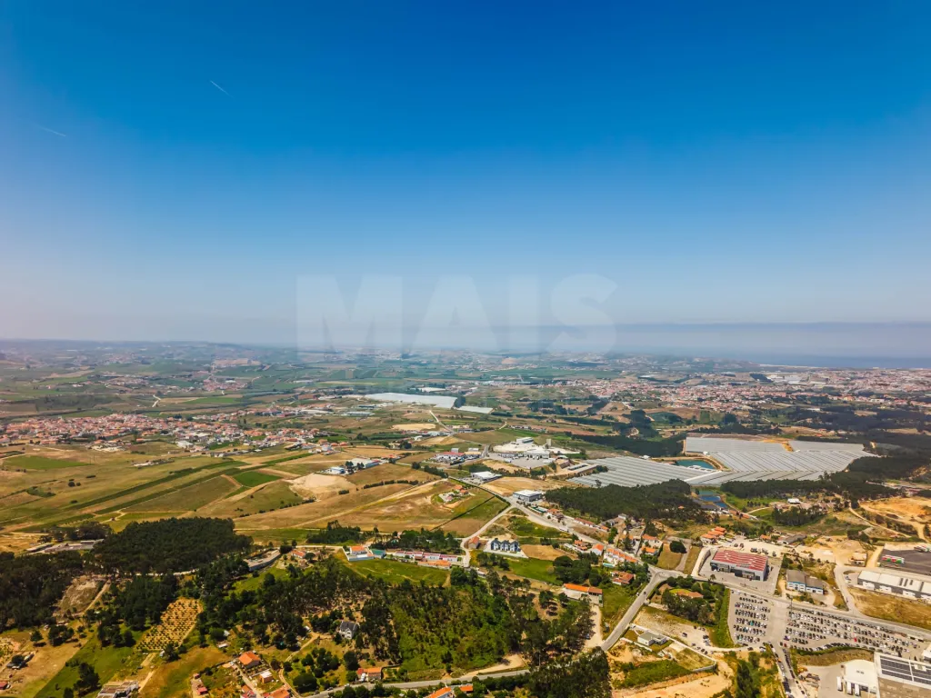 A 4.5-hectare plot of land near an industrial area in the municipality of Torres Vedras