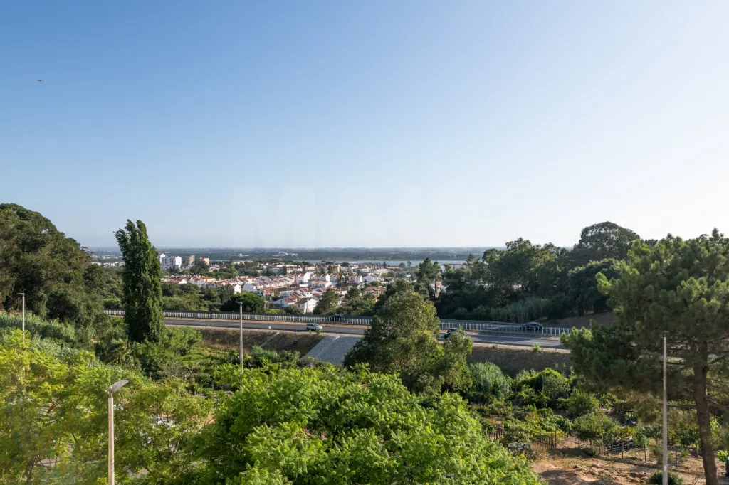 Apartamento T3 com Vista sobre o Rio Tejo