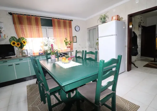 Moradia Térrea T2+1 com Garagem, sótão e terreno com 500 m2 em Vale Mansos, Coruche
