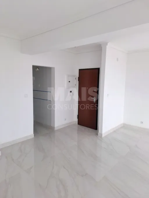 Apartamento T3 Remodelado em Carcavelos, Cascais