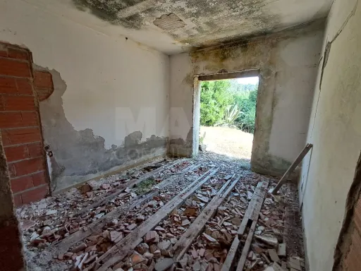 Moradia em construção em Salir de Matos