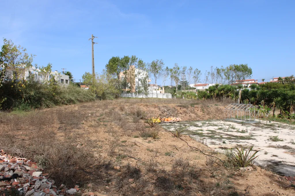 Terreno rustico inserido na sua totalidade na malha urbana.