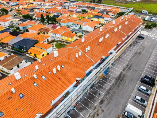 Apartamento T2 com Sótão e Varanda junto à Praia do Baleal