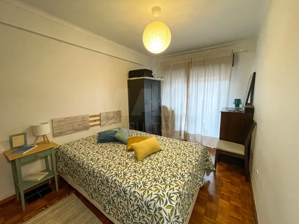 1-Bedroom Apartment with Balcony | Move-In Ready | 2 Elevators | Pendão, Queluz