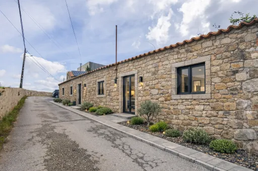 Moradia Térrea para Reabilitar com Terreno, Vista Mar e Vista Sítio da Nazaré – Bárrio, Alcobaça