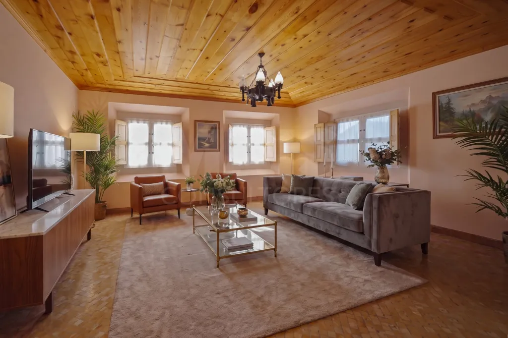 4-Bedroom House with Pool, 3 Garages, and 3,179 m² of Land in Almeirim