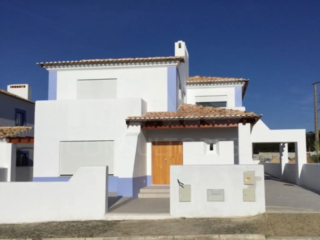 Moradia T3 Duplex com Piscina em Porto Covo