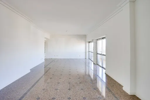 T4 no Lumiar - varandas e garagem