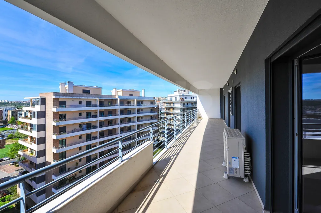 T3 + 1 Duplex com Box para 2 carros e Terraço | Colinas do Cruzeiro, Odivelas
