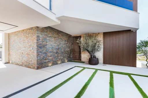 Moradia Isolada tipologia V4 de arquitetura moderna com piscina e área de jardim em São Domingos de Rana