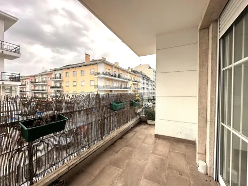 Bright 3-bedroom apartment in Alvalade