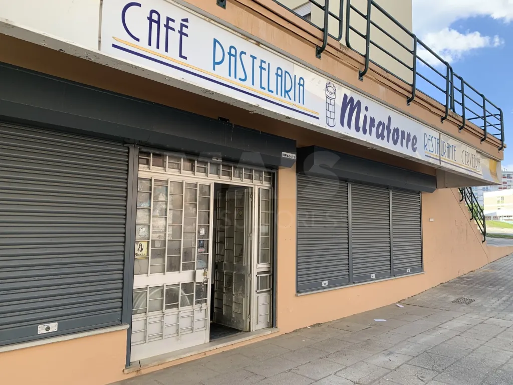 Loja 200m2 para serviços em Corroios