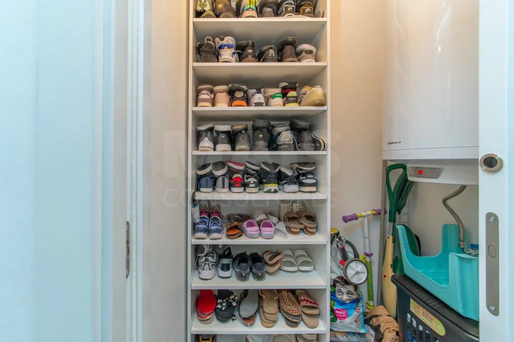 Apartamento T4 Remodelado | 210 m² | Parqueamento e Arrecadação