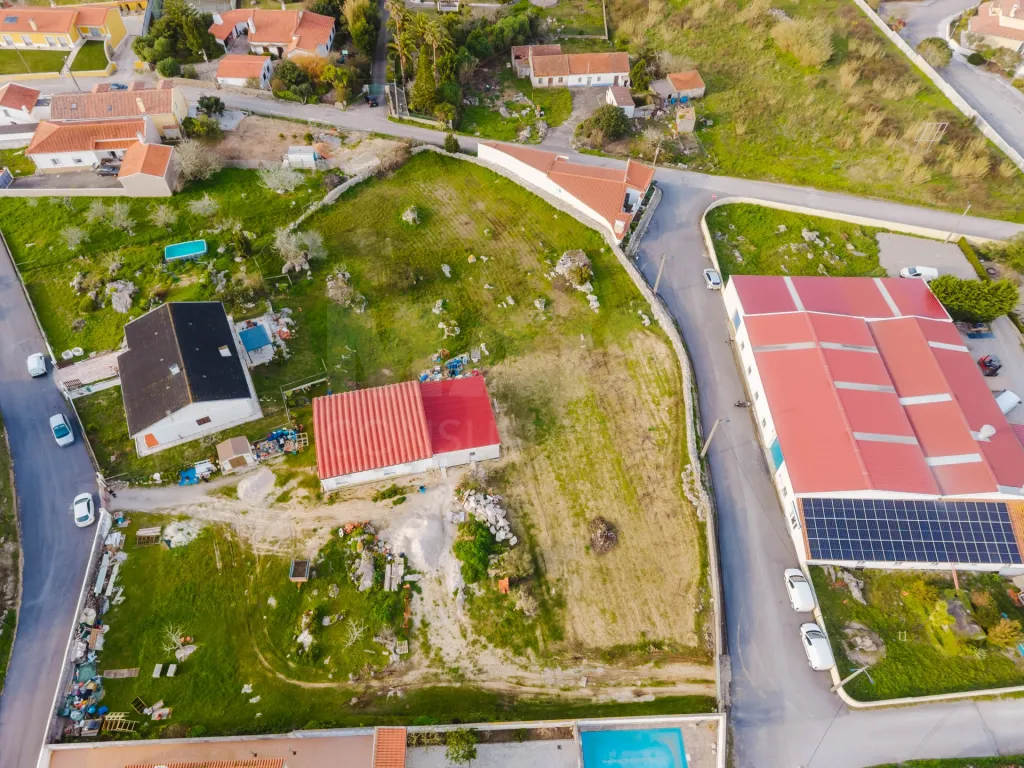Terreno Urbano com 1980m2, Construção Moradia até 300m2