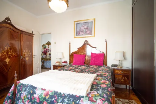 Moradia Bifamiliar no Cadaval com terreno de 1880m2