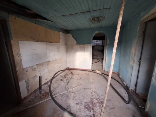 Moradia e 2 Armazéns em A-dos-Francos