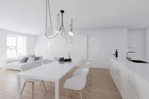 Moradia totalmente remodelada no coração de Peniche!