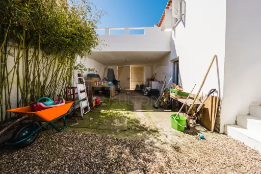 Imóvel com Vista Mar e Elevado Potencial Turístico a Minutos das Praias de Peniche