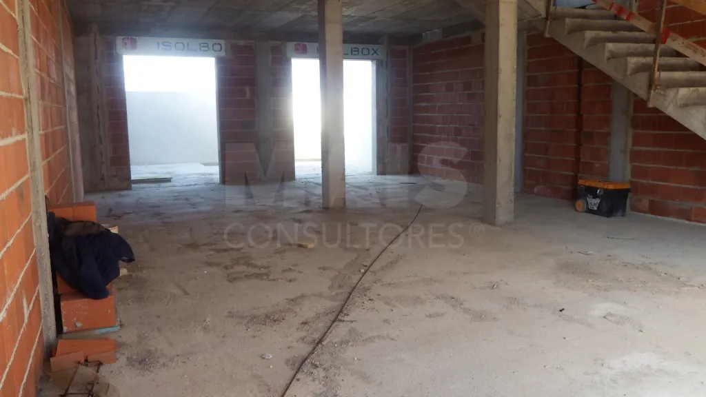 Moradia T3+1 junto praias | Garagem + logradouro privado | Terraço panorâmico sobre o mar