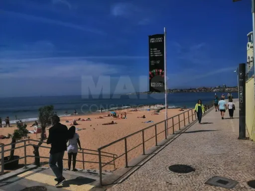 Prédio em Estoril a 100 mt do Casino para remodelação total