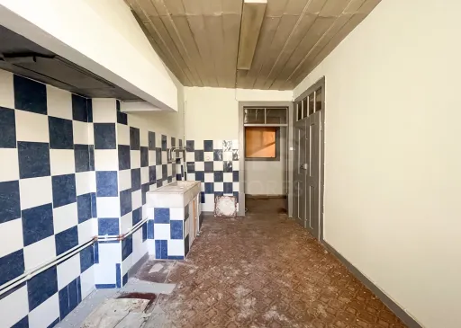 Prédio de uso Misto com 5 Pisos e 2 Frentes  na Baixa de Coimbra – 2 entrada independentes