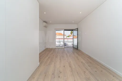 T3 Premium Seminovo com Varanda Excecional – Garagem - Elevador - Acesso Privilegiado a Lisboa