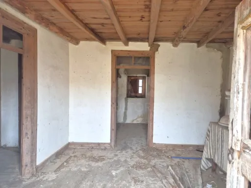 Moradia para Recuperação Total em Carregal, Óbidos | Lote de 490 m² | A apenas 3 km da Lagoa de Óbidos
