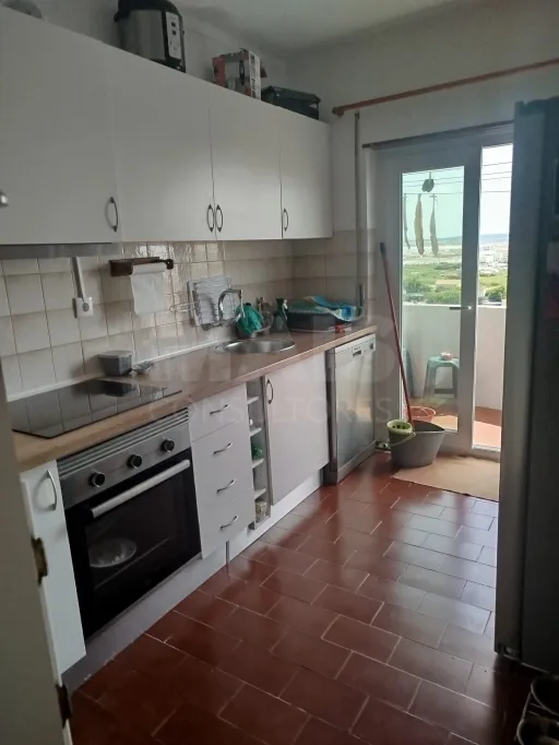 Renovated 2-Bedroom Apartment with Balcony and Ocean View in Peniche