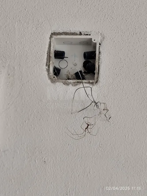 Moradia T1 Parcialmente Remodelada no casal das Andorinhas - Dois Portos