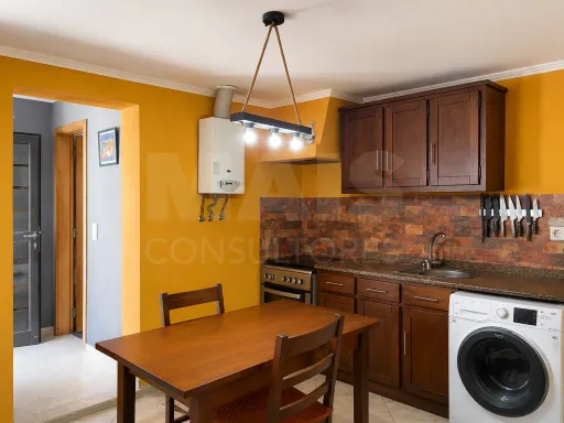 Moradia T2 com logradouro no coração de Ferrel, perto do Baleal