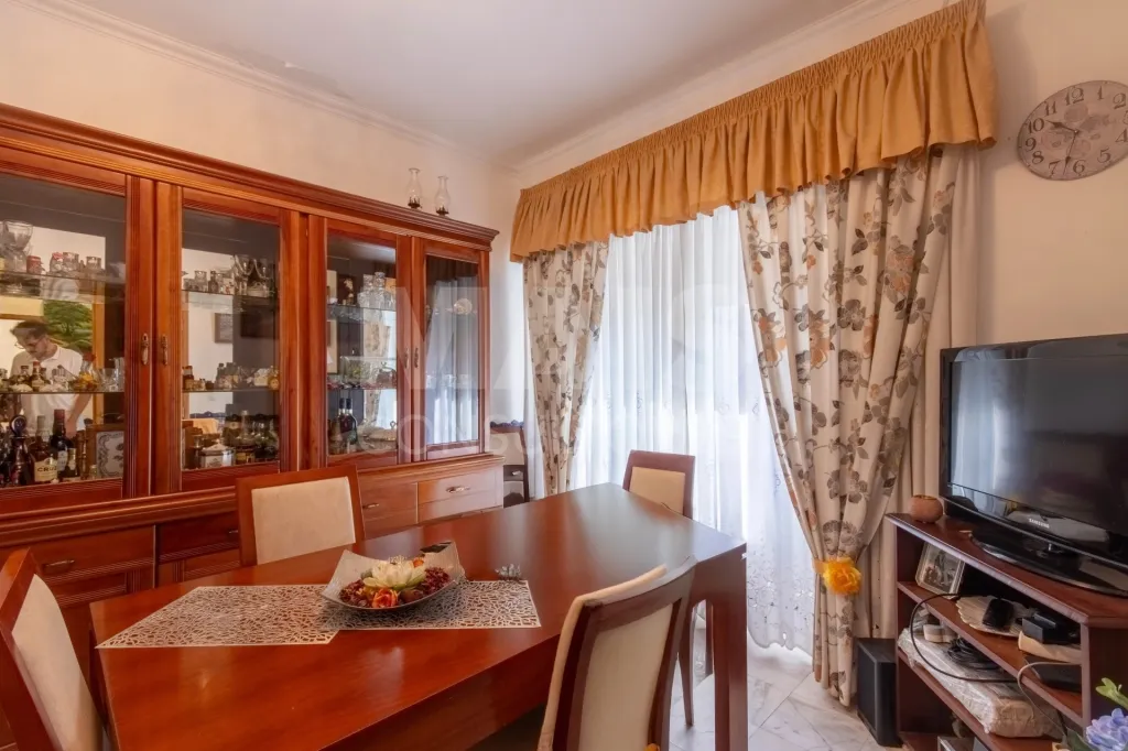 Renovated two-storey house T5 118m2 in Cadaval