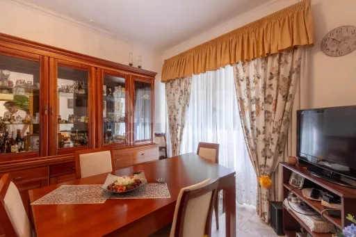 Renovated two-storey house T5 118m2 in Cadaval