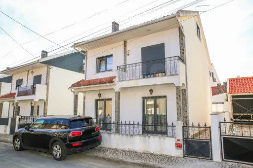 House 3 Bedrooms Carregado