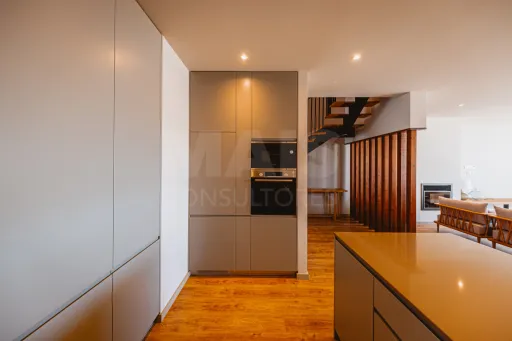 Moradia Geminada T3 Duplex – TownHouse