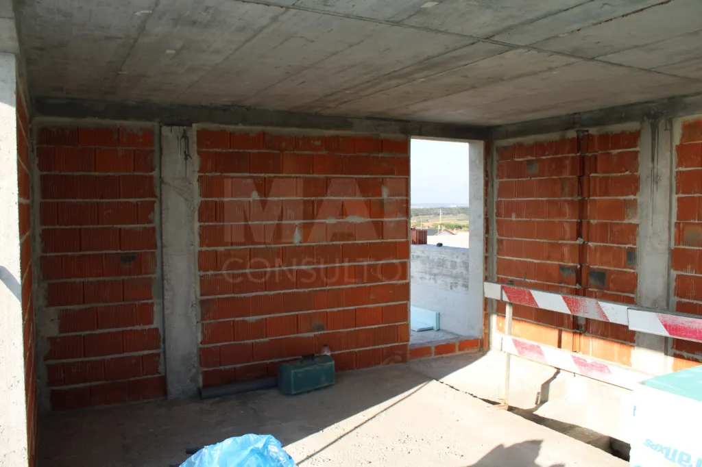 Moradia T3+1 junto praias | Garagem + logradouro privado | Terraço panorâmico sobre o mar