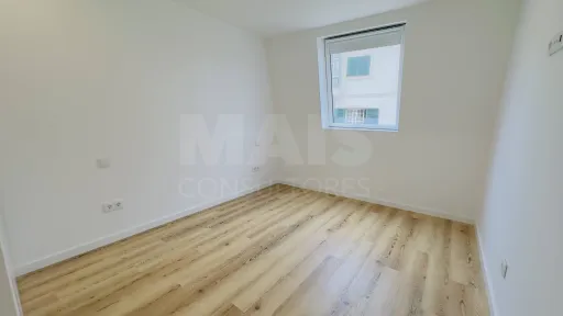 Apartamento T4 Totalmente Remodelado | Centro da Lourinhã | Espaço, Elegância e Conforto