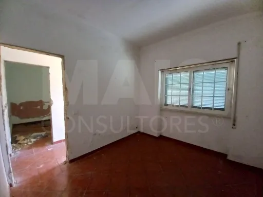 Moradia Bi Familiar com entradas independentes