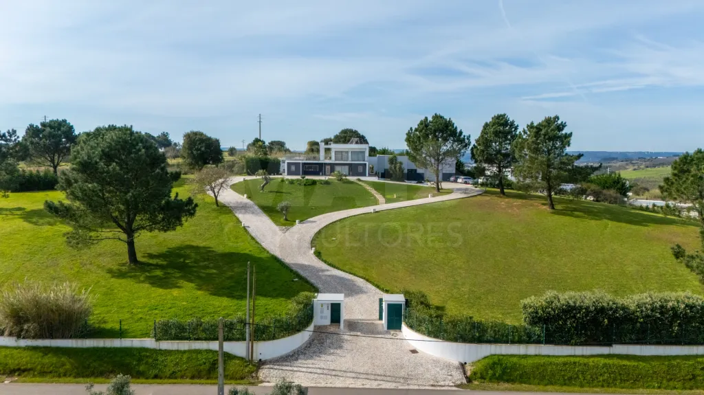 Luxury 4-bedroom villa in Barrocalvo