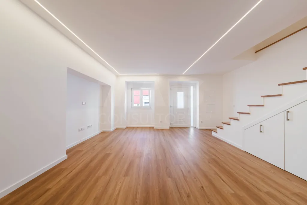 Moradia totalmente remodelada no coração de Peniche!