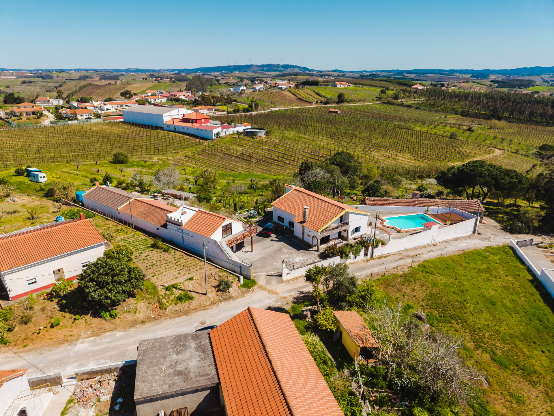 Propriedade com 7240m2 | Duas habitações | Piscina | Garagem | Anexos | Carvalhal, Bombarral