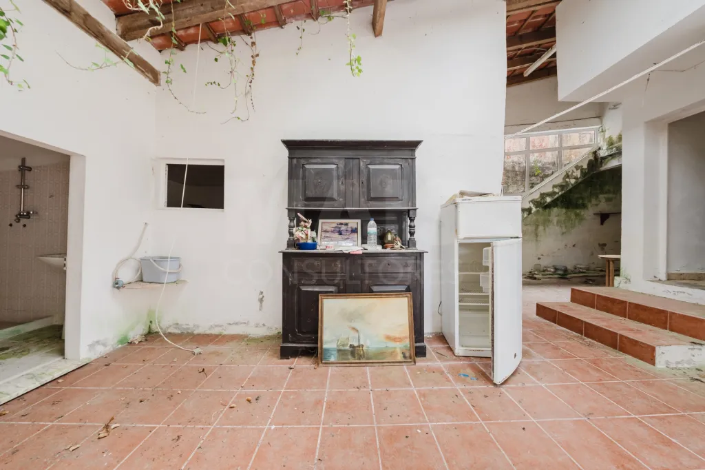 Moradia inserida num amplo terreno com 4.730 m²